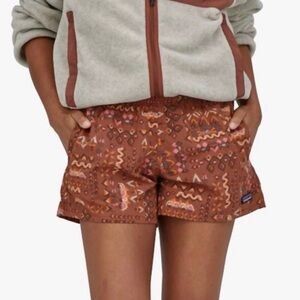 Patagonia Barely Baggies 2.5” Shorts Wandering Woods L